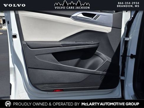 Used 2025 Volkswagen Taos SE AWD/4WD image 17