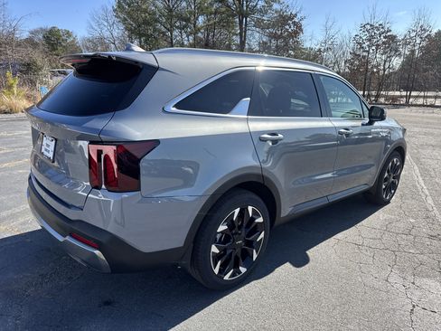 Certified 2025 Kia Sorento EX w/ Panoramic Sunroof Package image 7