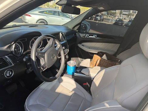 Used 2014 Mercedes-Benz GL 550 4MATIC image 5