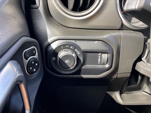Used 2023 Jeep Wrangler Unlimited Sport AWD/4WD image 32