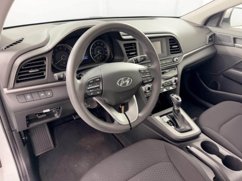 Used 2020 Hyundai Elantra SE w/ Cargo Package (C1) FWD image 4