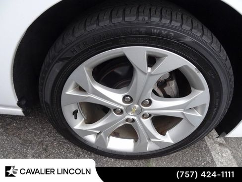 Used 2018 Chevrolet Cruze Premier FWD image 11