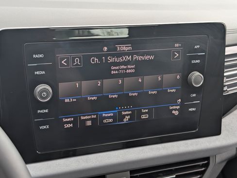 Used 2025 Volkswagen Jetta SE w/ Sunroof Package FWD image 28