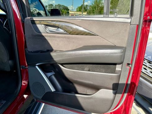 Used 2018 Cadillac Escalade ESV Platinum RWD image 33