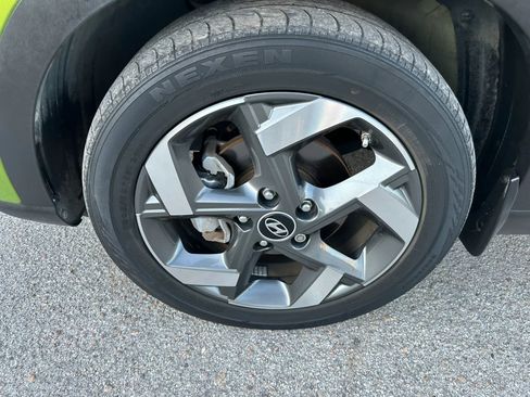 Used 2021 Hyundai Venue SEL FWD image 27