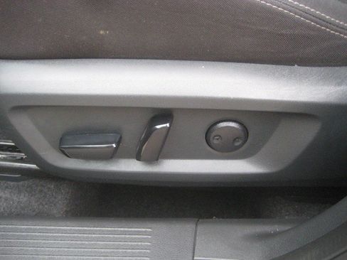 Used 2024 Nissan Rogue SV AWD/4WD image 15
