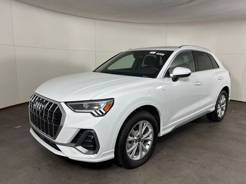 Used 2025 Audi Q3 2.0T Premium Plus w/ Premium Plus Package image 3