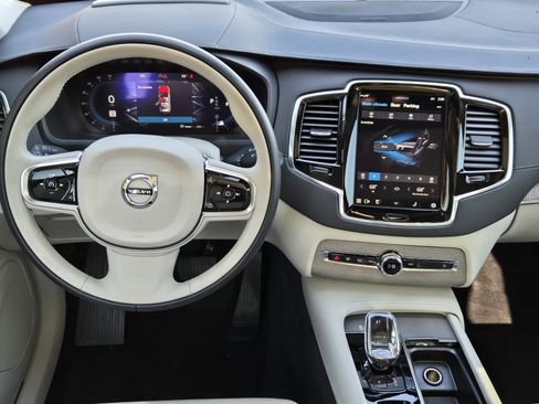 Used 2025 Volvo XC90 B6 Ultra w/ Protection Package Premier image 39