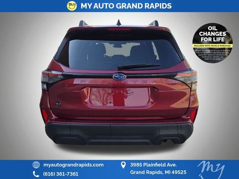 Used 2025 Subaru Forester Premium AWD/4WD image 6