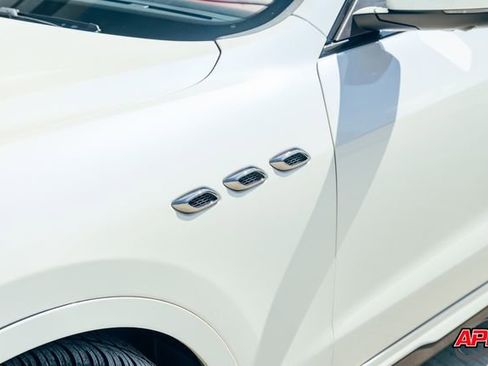 Used 2019 Maserati Levante Trofeo AWD/4WD image 34