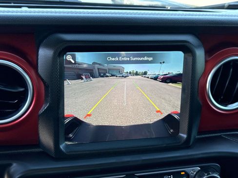 Certified 2023 Jeep Gladiator Rubicon w/ Cold Weather Group AWD/4WD image 25