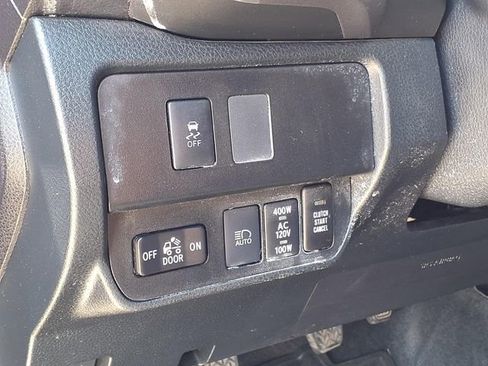 Used 2020 Toyota Tacoma TRD Off-Road w/ TRD Premium Off Road Package AWD/4WD image 5