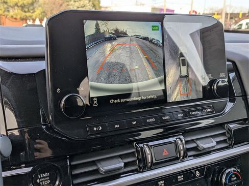 New 2025 Nissan Pathfinder SL image 15