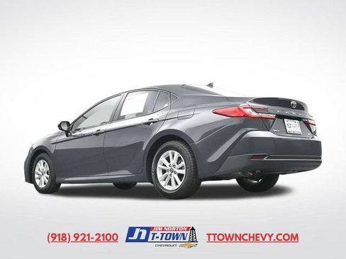 Used 2025 Toyota Camry LE FWD image 39