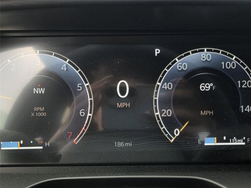 New 2025 Jeep Grand Cherokee Limited w/ Luxury Tech Group II image 24