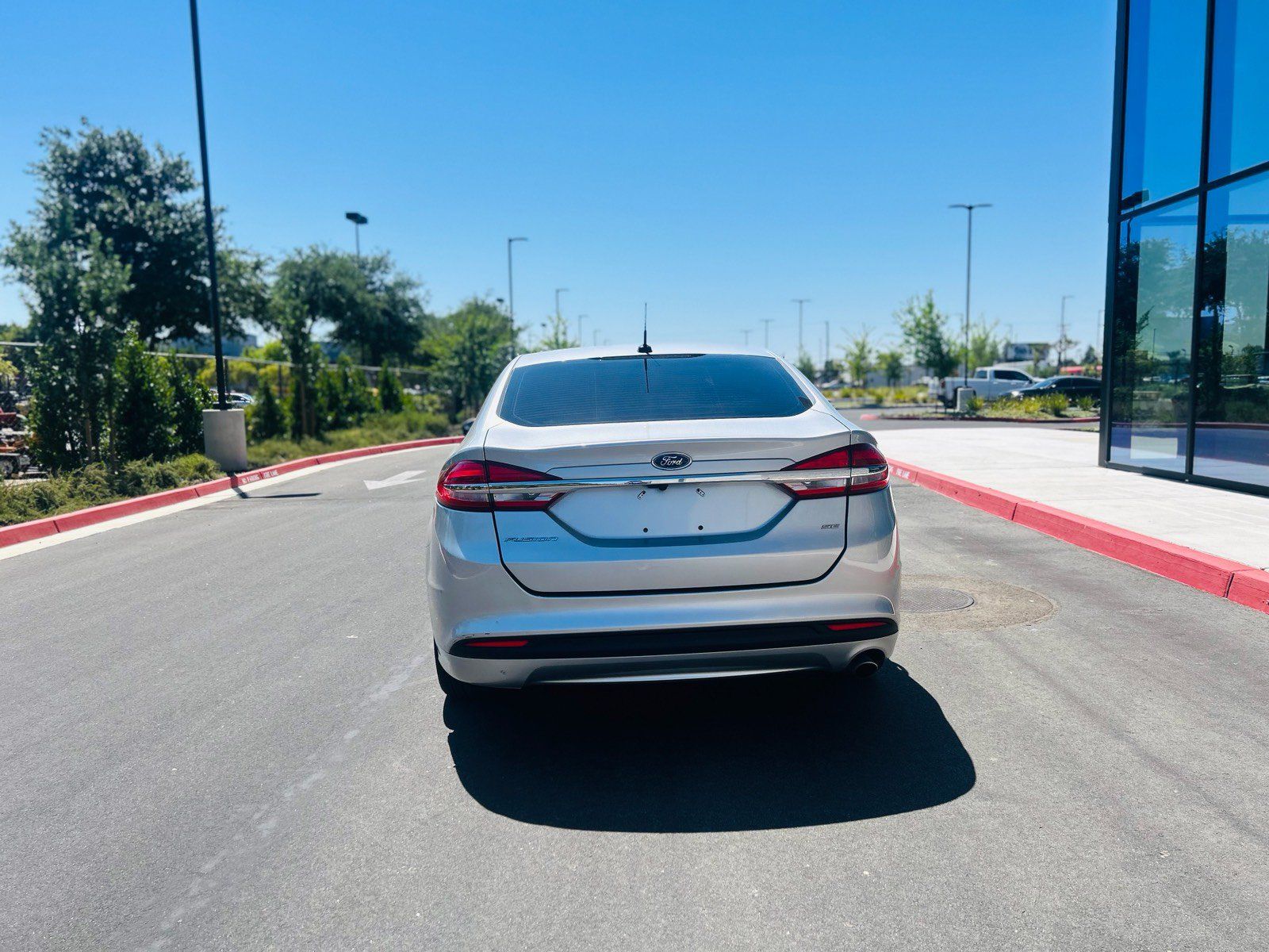 Used 2018 Ford Fusion SE FWD image 14