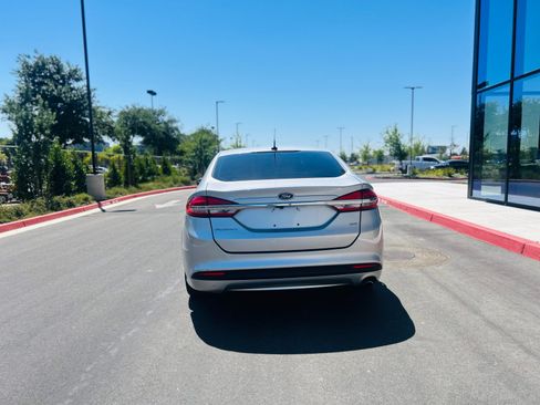 Used 2018 Ford Fusion SE FWD image 14