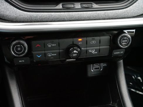 Used 2022 Jeep Compass Latitude image 23