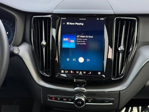 Certified 2025 Volvo XC60 B5 Core image 15