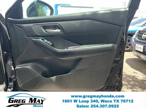 Used 2024 Nissan Rogue SV FWD image 11