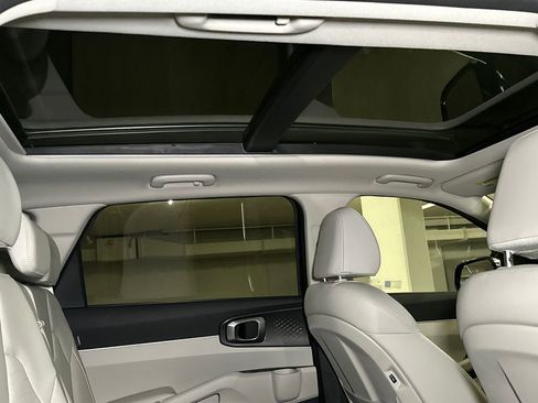 Certified 2025 Kia Sorento S w/ Panoramic Sunroof Package FWD image 18