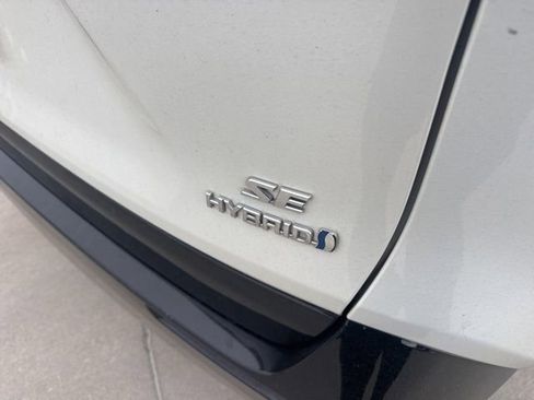 Used 2022 Toyota RAV4 SE image 4