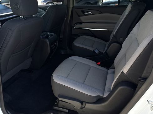 Used 2025 Chevrolet Traverse LT image 17