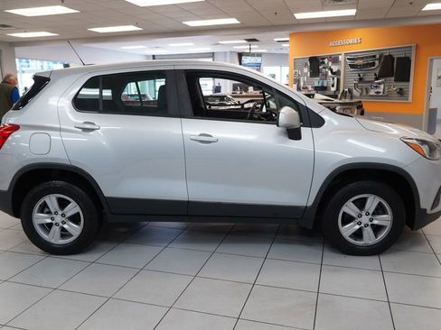 Used 2020 Chevrolet Trax LS AWD/4WD image 12