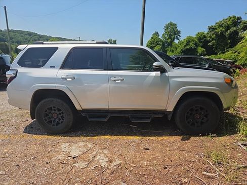 Used 2022 Toyota 4Runner SR5 Premium w/ TRD Black Wheel Package (TMS) AWD/4WD image 4