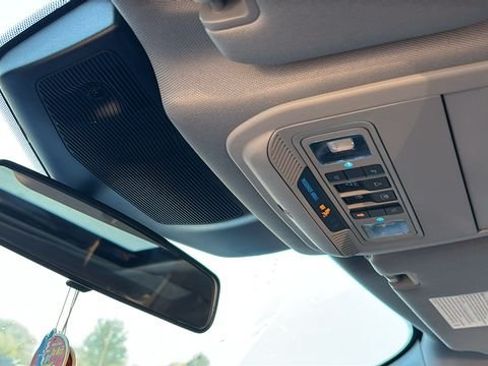 Used 2022 Ford Explorer XLT w/ Equipment Group 202A AWD/4WD image 21
