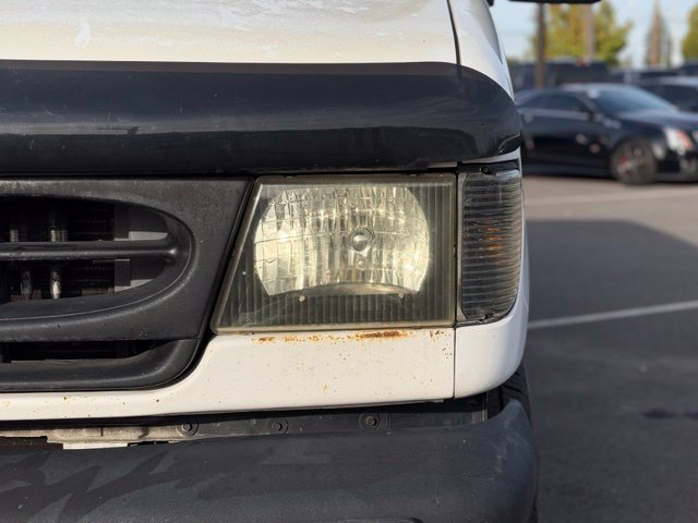 Used 1998 Ford E-150 and Econoline 150 Club Wagon RWD image 7