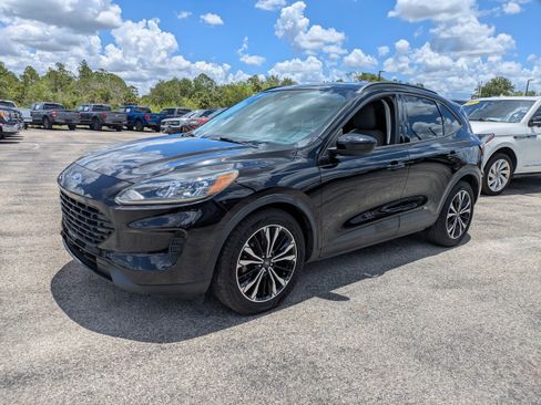 Used 2022 Ford Escape SE w/ SE Sport Appearance Package FWD image 8