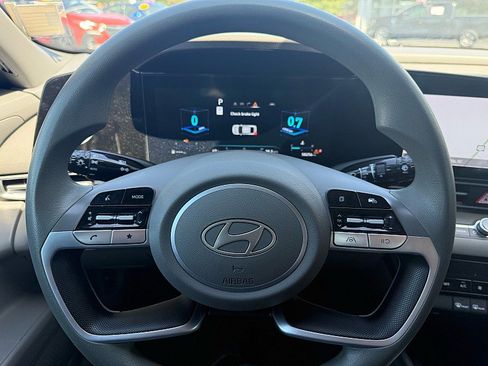 Used 2024 Hyundai Elantra SEL FWD image 35