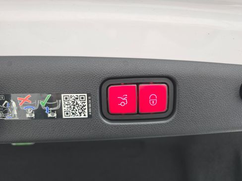 Used 2025 Mercedes-Benz E 350 Sedan image 13