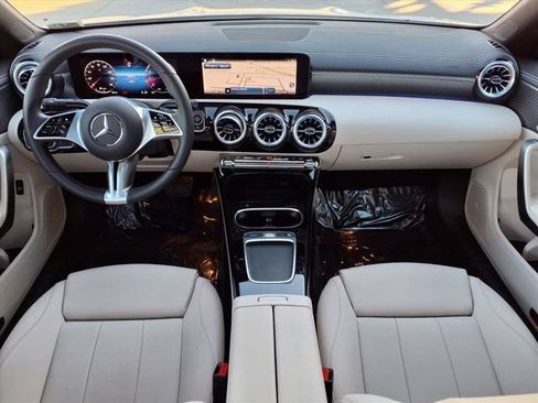 Used 2025 Mercedes-Benz CLA 250 image 4