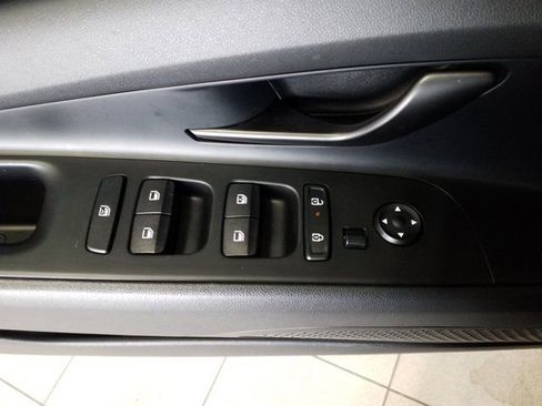 Used 2025 Hyundai Elantra Hybrid FWD image 11