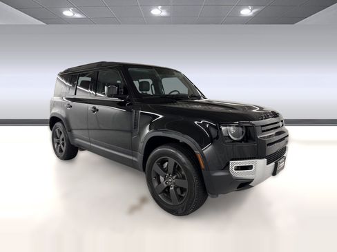 Used 2025 Land Rover Defender 110 S AWD/4WD image 7