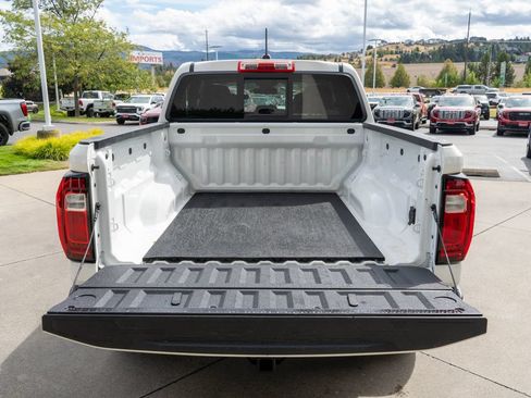 Used 2024 GMC Canyon AT4 w/ AT4 Premium Package AWD/4WD image 32