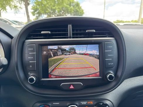 Used 2025 Kia Soul LX w/ LX Technology Package FWD image 28