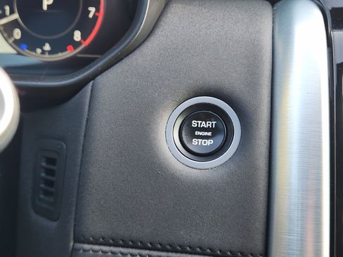 Used 2019 Land Rover Discovery HSE image 24