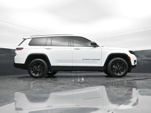 Used 2024 Jeep Grand Cherokee L Laredo RWD image 29