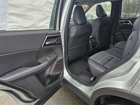 New 2026 Mitsubishi Outlander SE image 11
