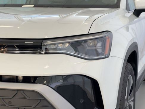 New 2026 Volkswagen Taos SE image 11