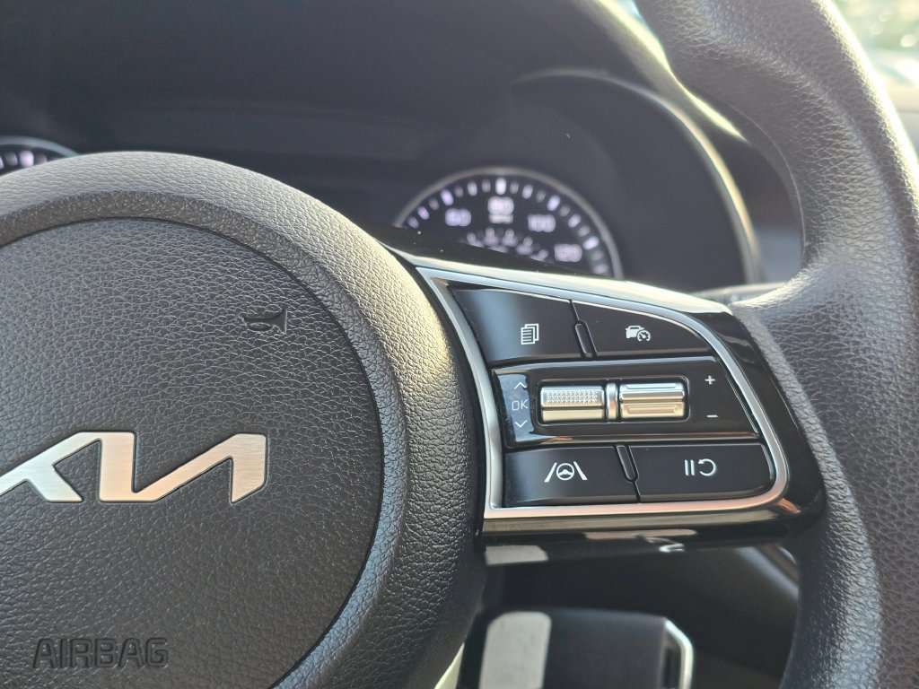 Used 2022 Kia Forte LXS FWD image 24