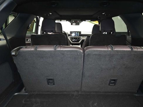 Used 2025 Ford Explorer Platinum RWD image 21