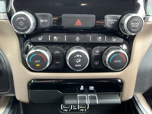Used 2022 RAM 1500 Laramie AWD/4WD image 17