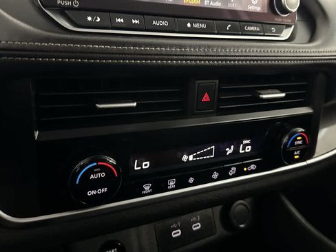 Used 2025 Nissan Rogue SV AWD/4WD image 19