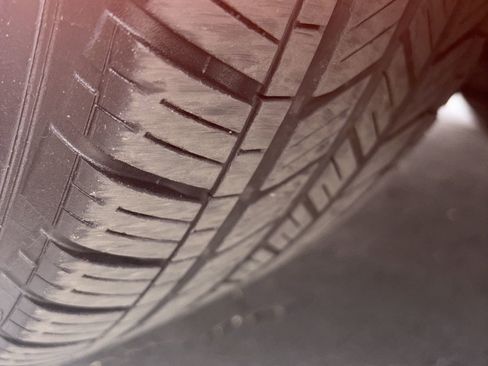 Used 2023 Volkswagen Taos SE w/ Panoramic Sunroof Package image 18