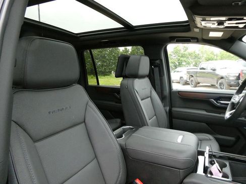 New 2026 GMC Yukon XL Denali w/ Denali Reserve Package AWD/4WD image 10