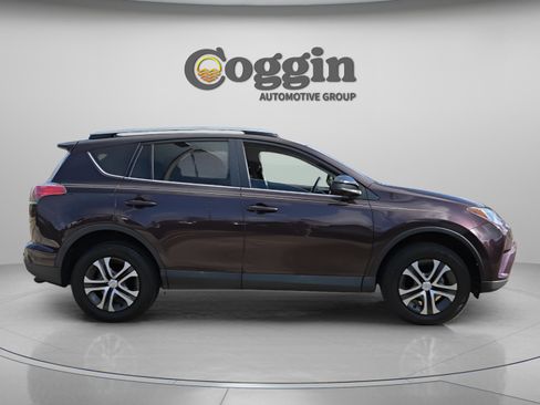 Used 2018 Toyota RAV4 LE image 7